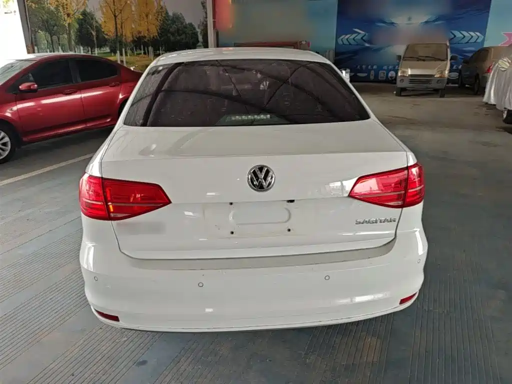 Volkswagen Sagitar 2018 1.6L AT Comfort