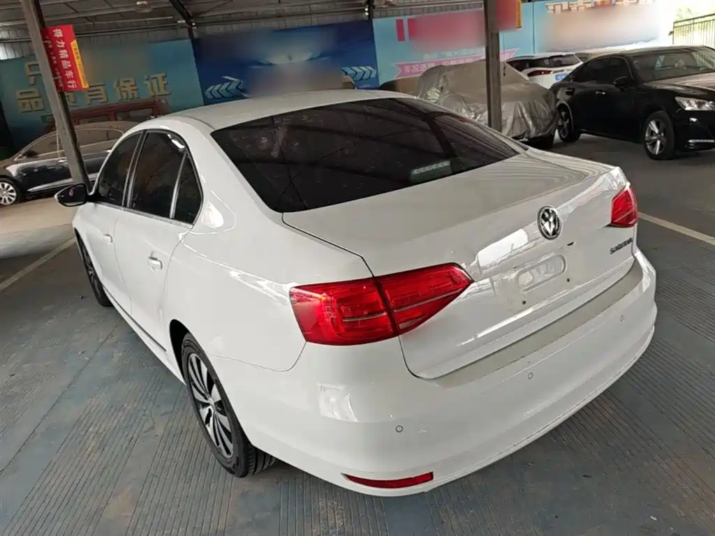 Volkswagen Sagitar 2018 1.6L AT Comfort
