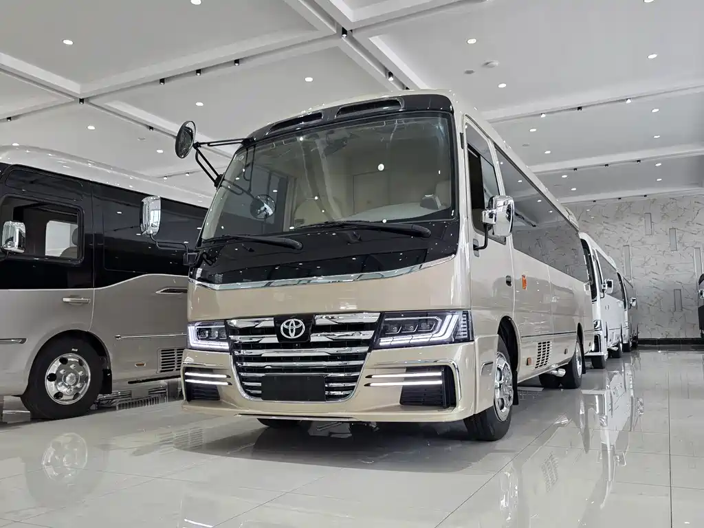 Toyota Coaster — миниатюра 2