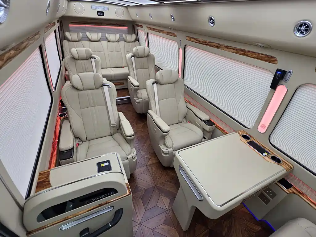 Toyota Coaster — миниатюра 4