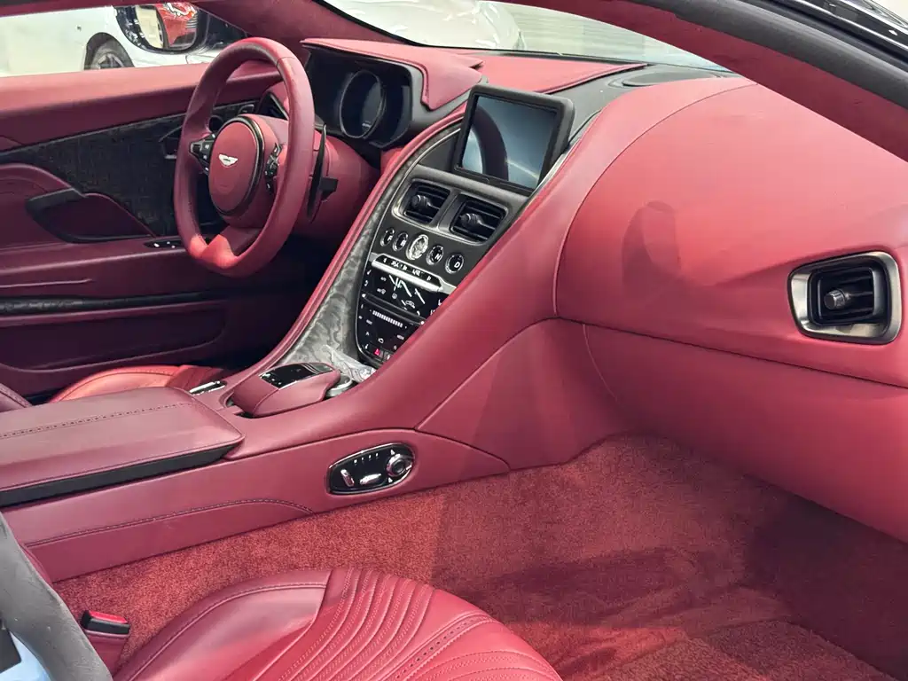 Aston Martin DB11 2019 4.0T V8 Coupe