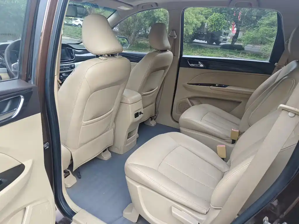 Baojun 730 1.8L Manual Luxury Type 7 seats, фото 4