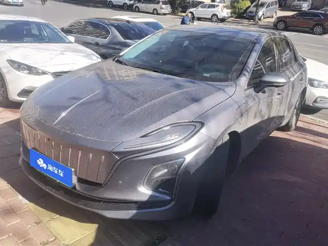 RED FLAG HONGQI E QM5 2024