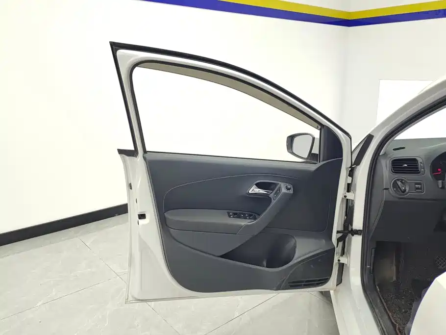 Volkswagen Polo 2016 1.4L AT
