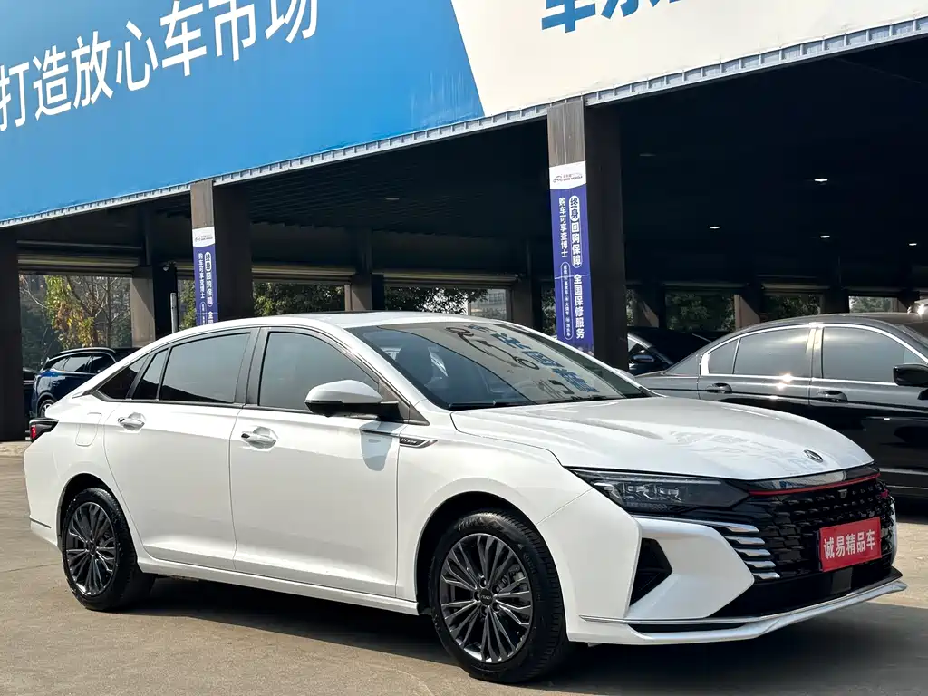 DONGFENG YI HYUN MAX