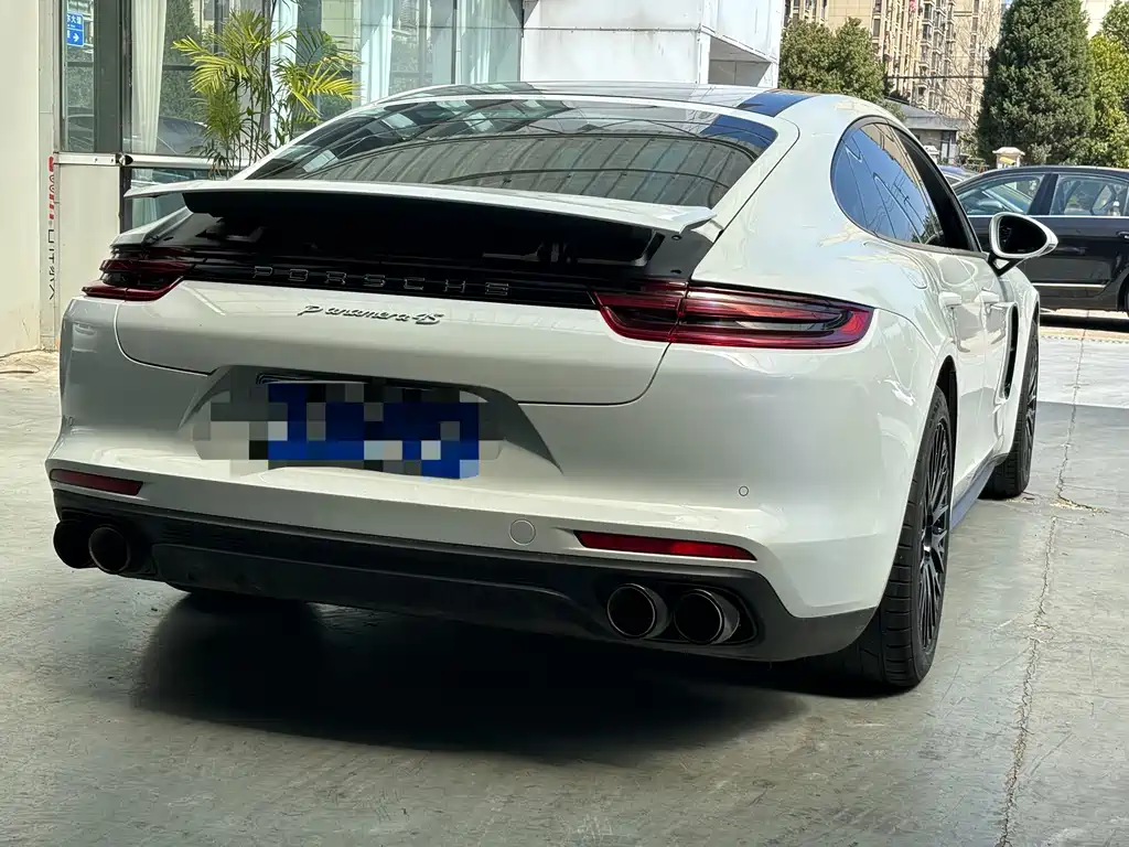 PORSCHE PANAMERA