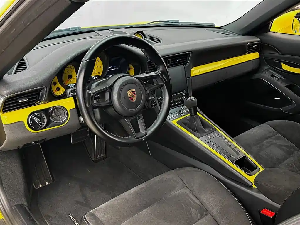 Porsche 911 2017 Carrera 4 GTS 3.0T