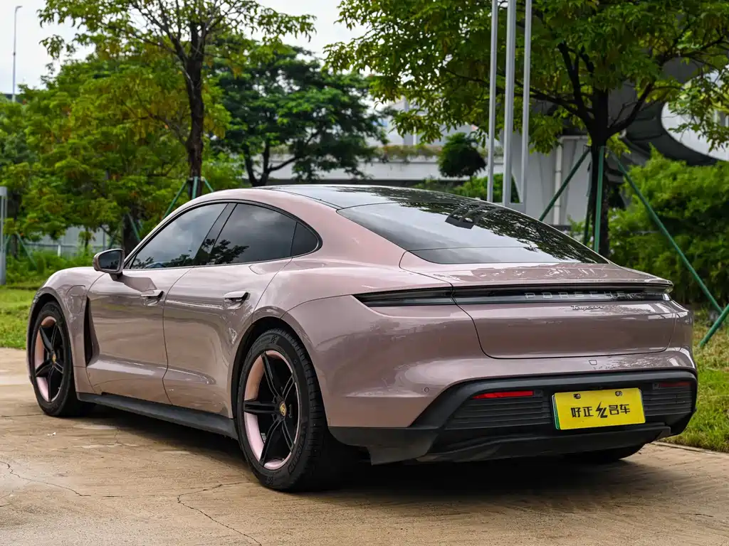 Porsche Taycan — миниатюра 3