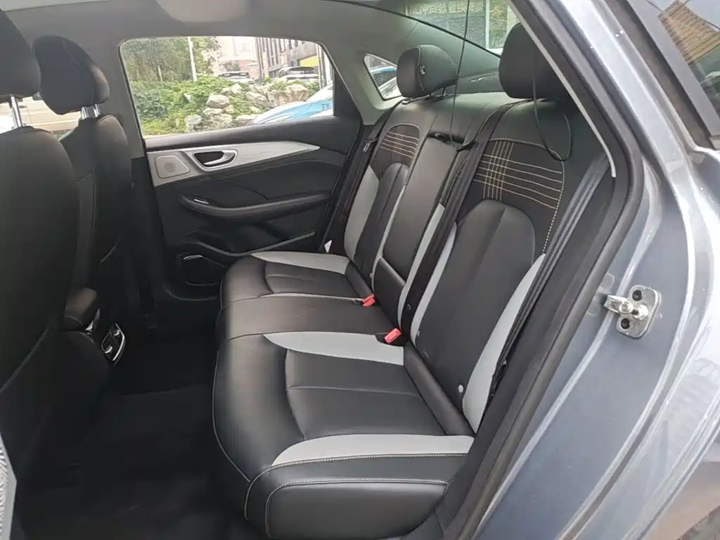 Roewe i6 MAX New Energy — миниатюра 17