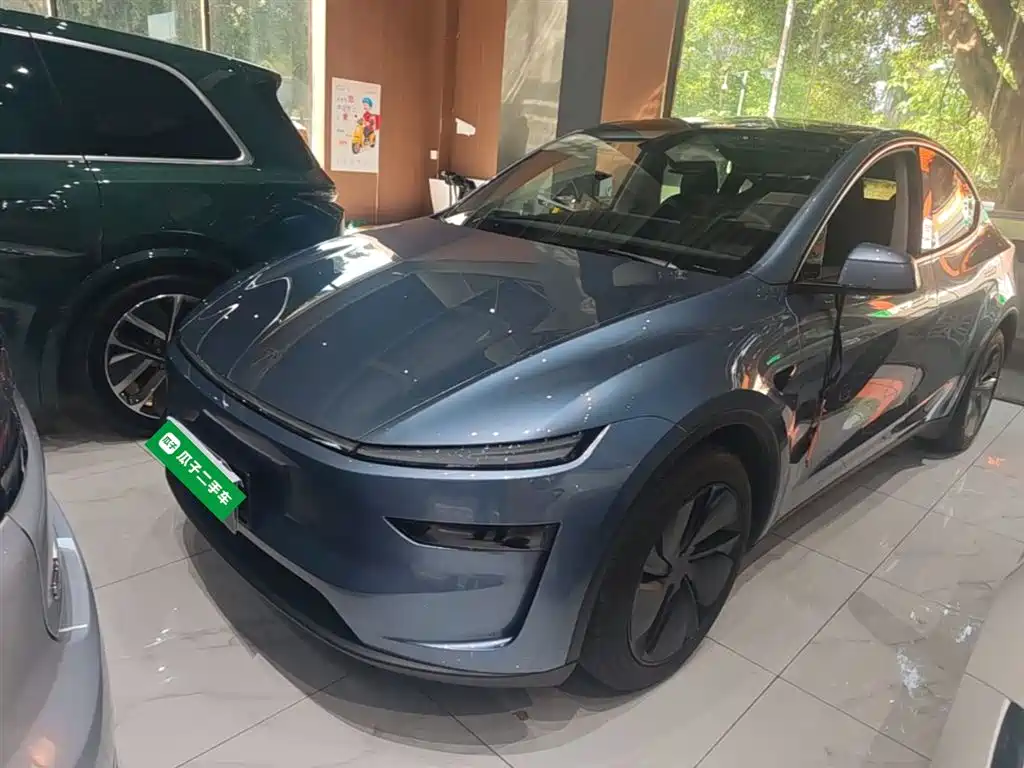 Tesla Model Y 2025