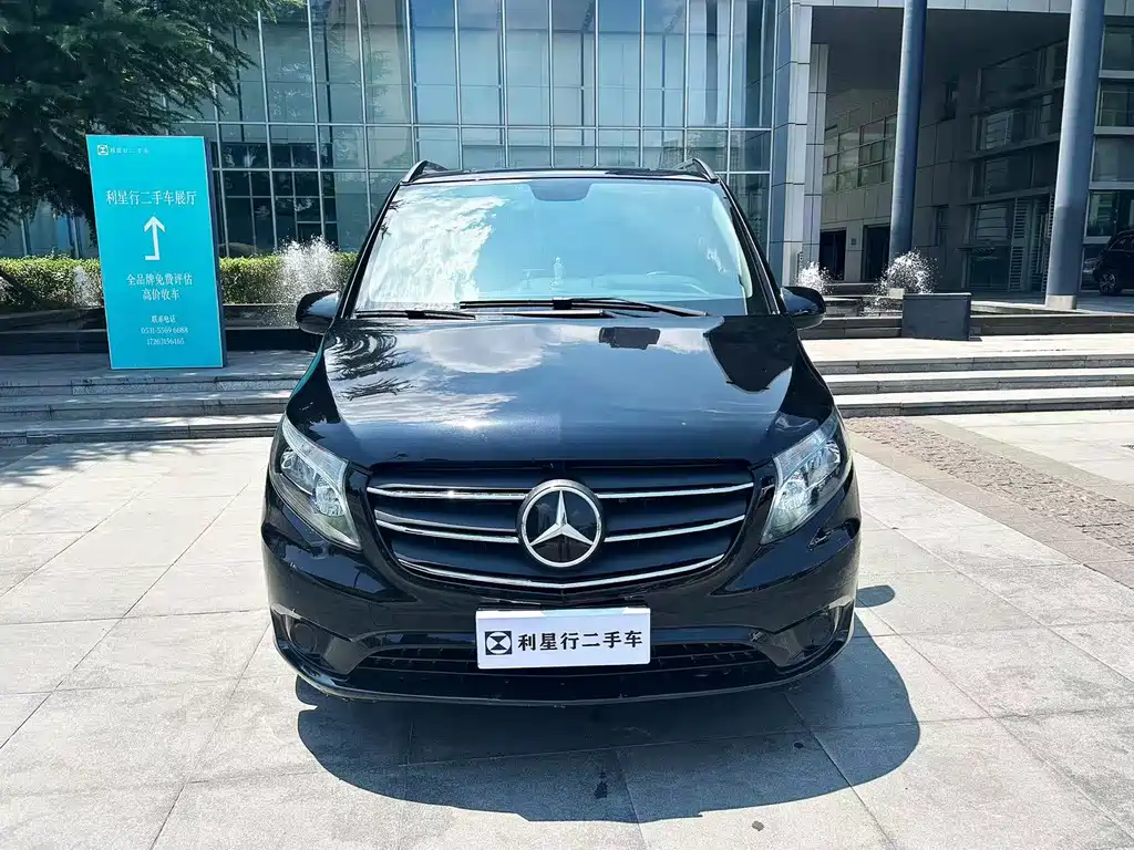 Mercedes-Benz Vito 2023 2.0T Elite 7 мест