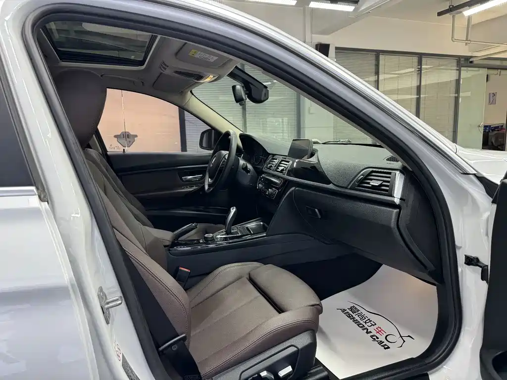 BMW 3 Series — миниатюра 12