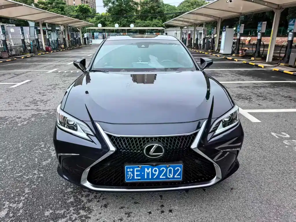 Lexus ES 2022 200