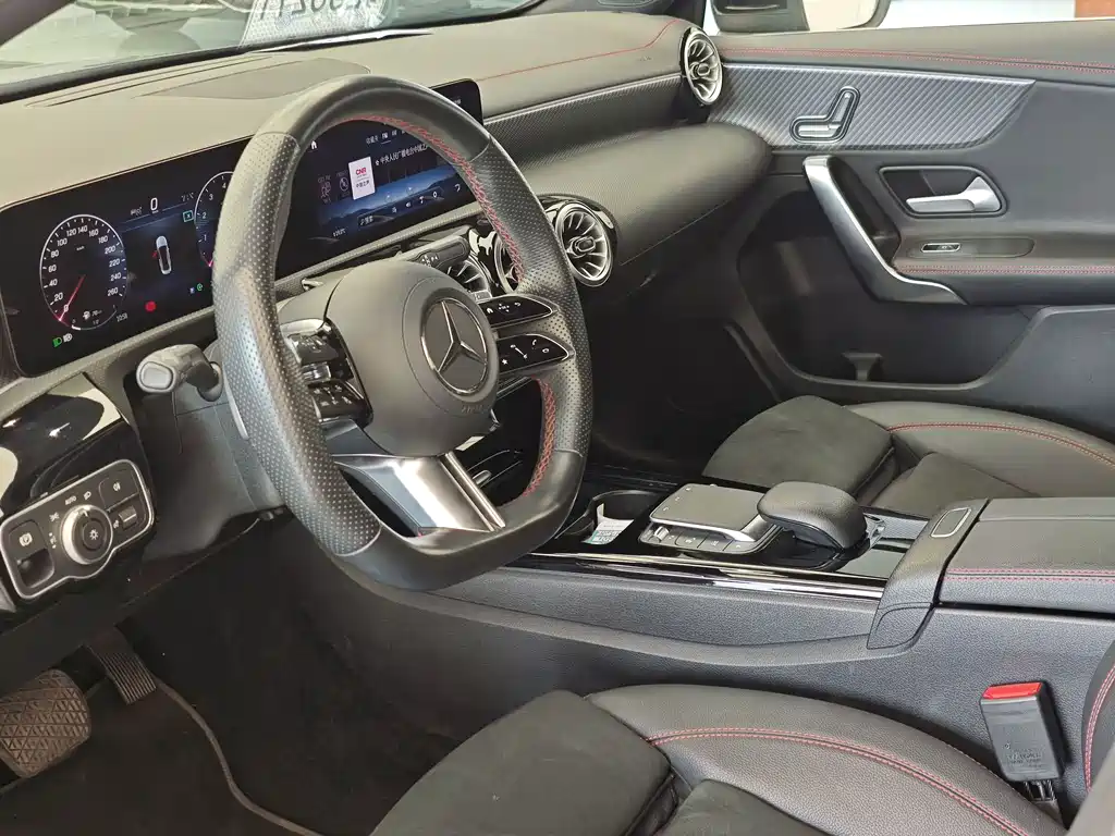 Mercedes-Benz A-Class A 2024 A 200 L Fashion