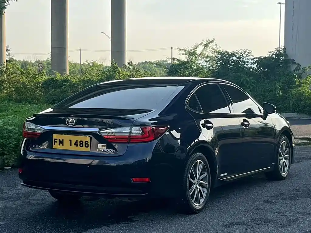 Lexus ES 2015 300h Luxury