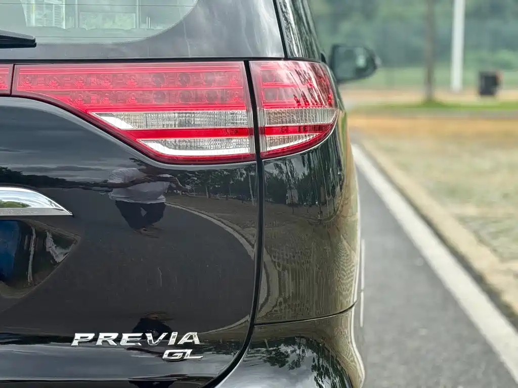 Toyota Previa — миниатюра 9