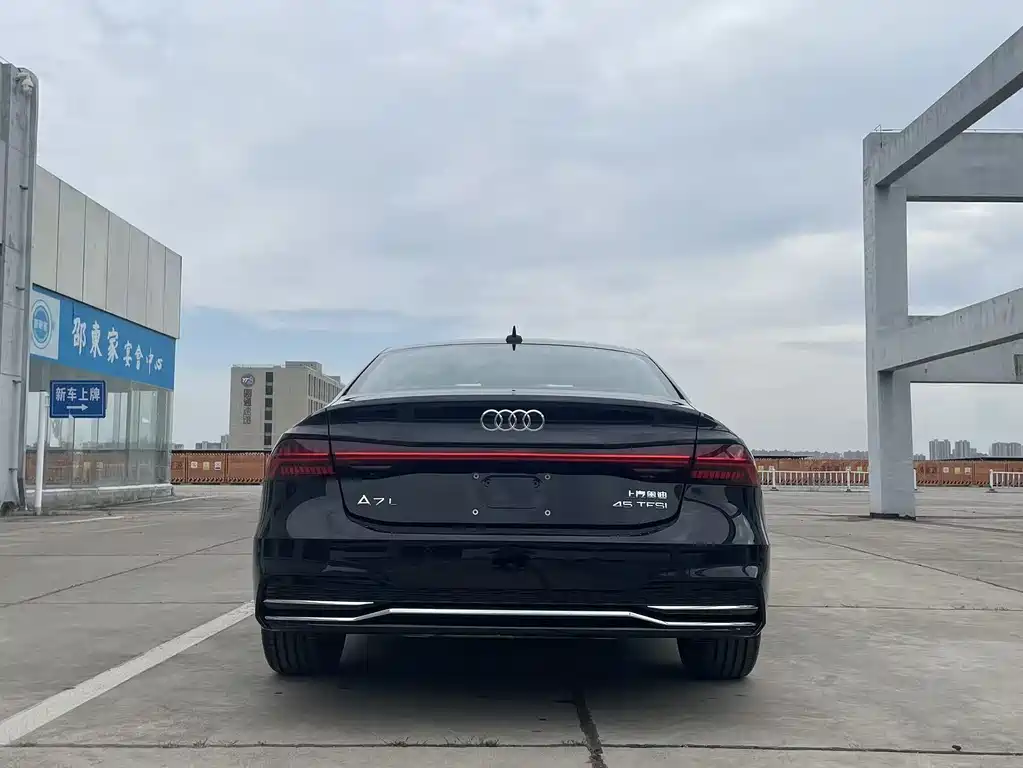 Audi A7L 2025 45 TFSI Luxury