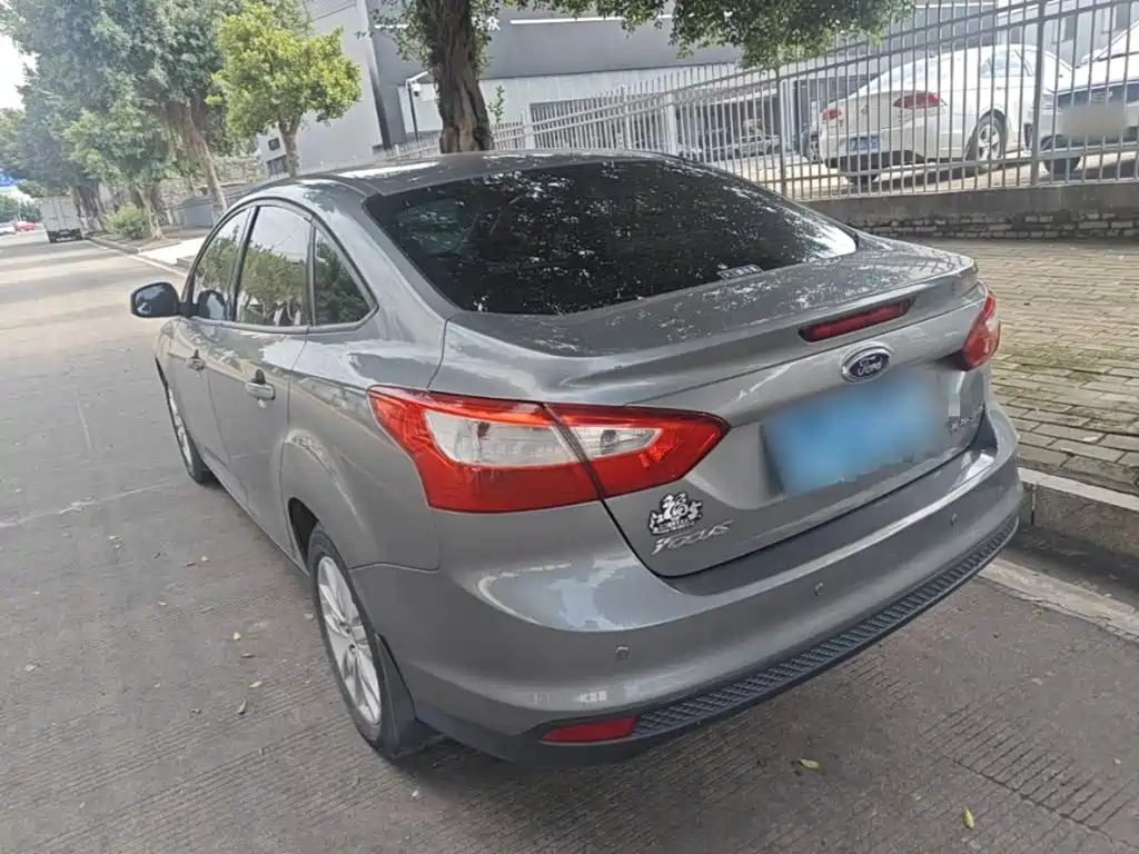 Ford Focus 2012 1.6L MT Comfort