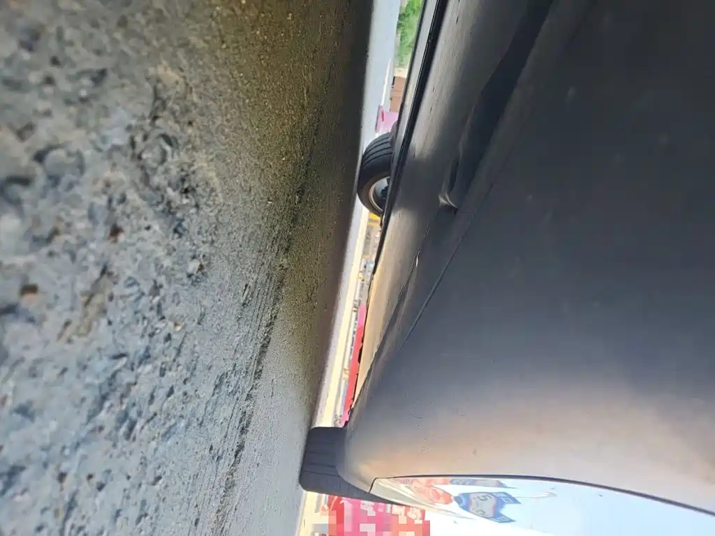 Tesla Model Y — миниатюра 20
