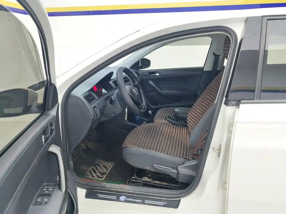 Volkswagen Santana — миниатюра 9
