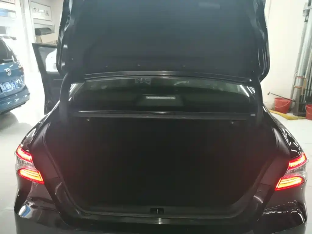 Toyota Camry — миниатюра 19