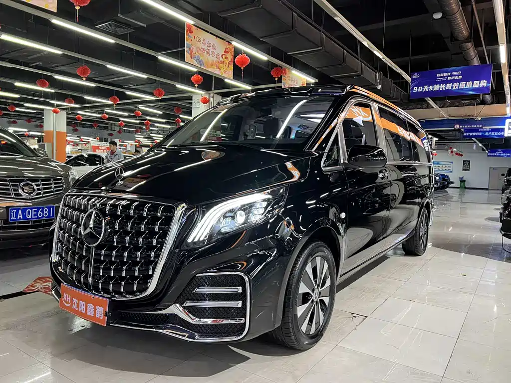 Mercedes-Benz Vito 2023 2.0T Elite 7 мест