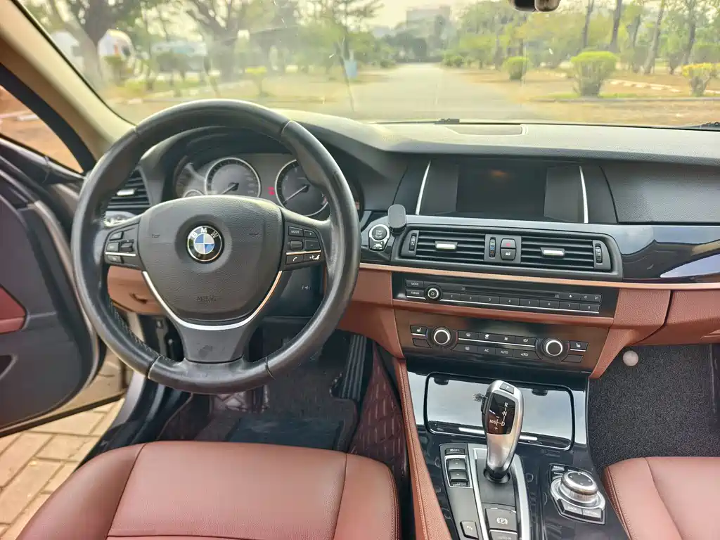 BMW 5 SERIES