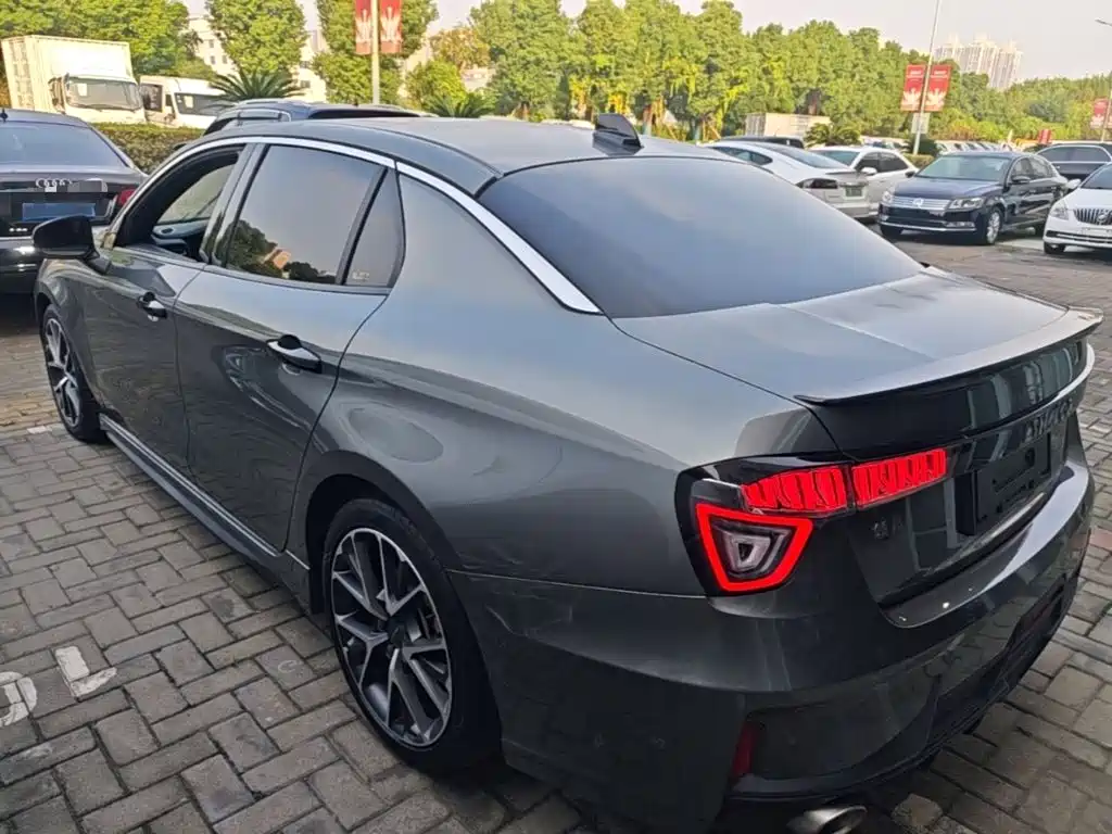 Lynk & Co 03 — миниатюра 5