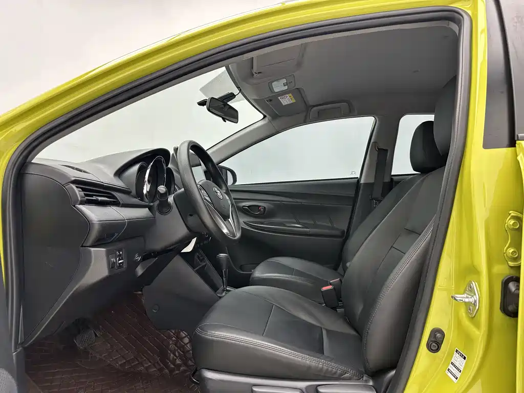 Toyota Yaris L — миниатюра 5