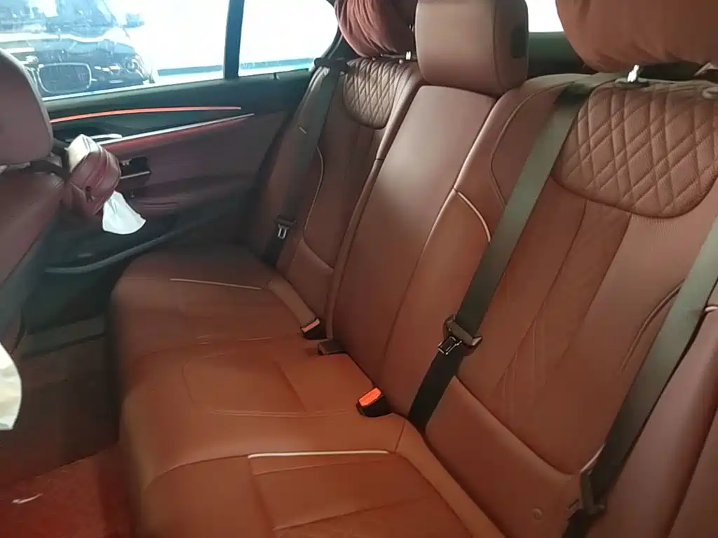 BMW 5 Series — миниатюра 17