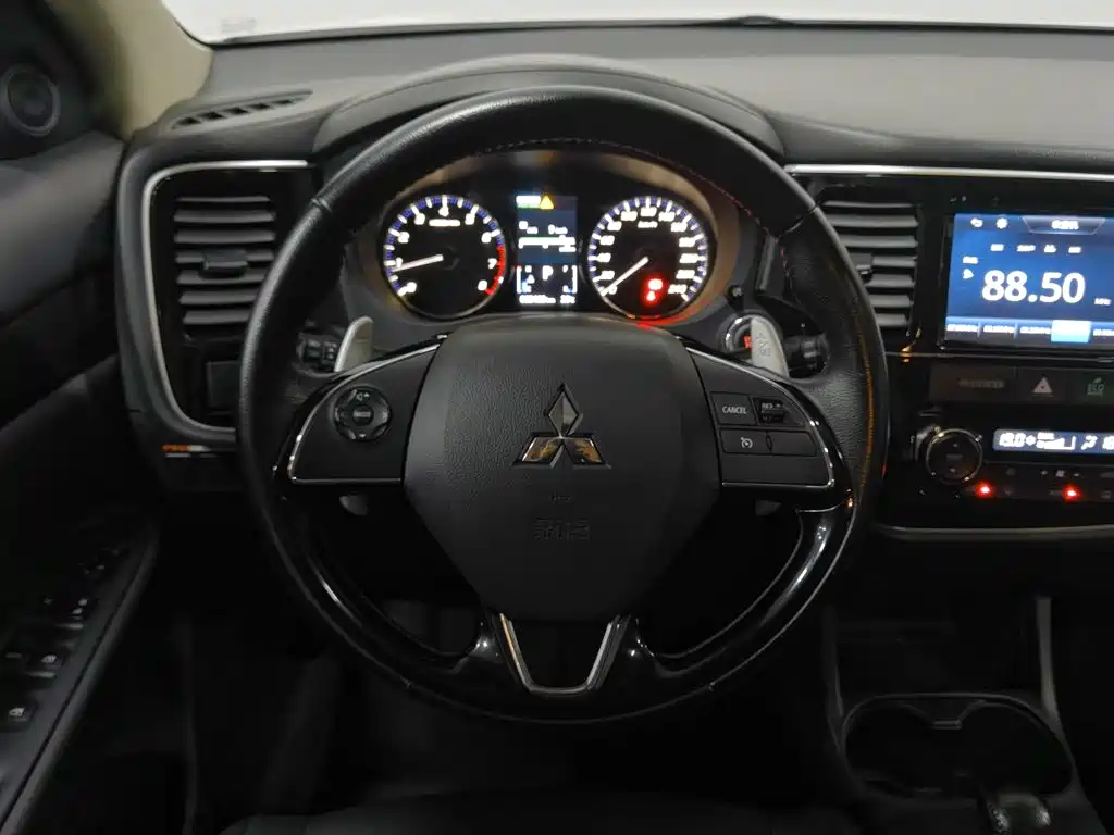 Mitsubishi Outlander (Import) — миниатюра 11