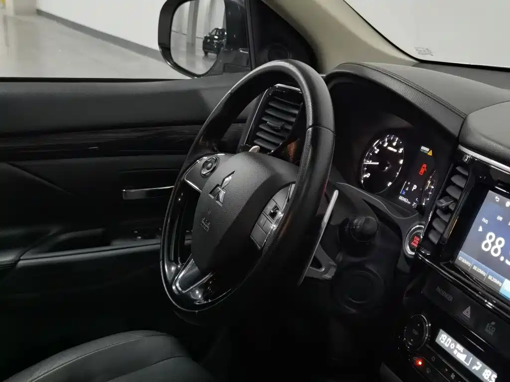 Mitsubishi Outlander (Import) — миниатюра 22
