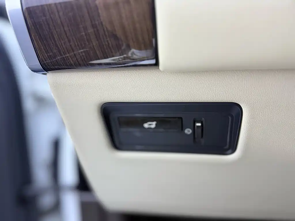Land Rover Sport — миниатюра 8
