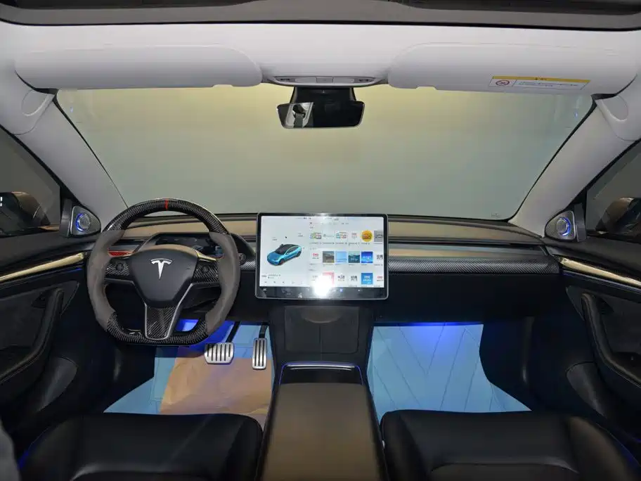 Tesla Model 3 — миниатюра 12