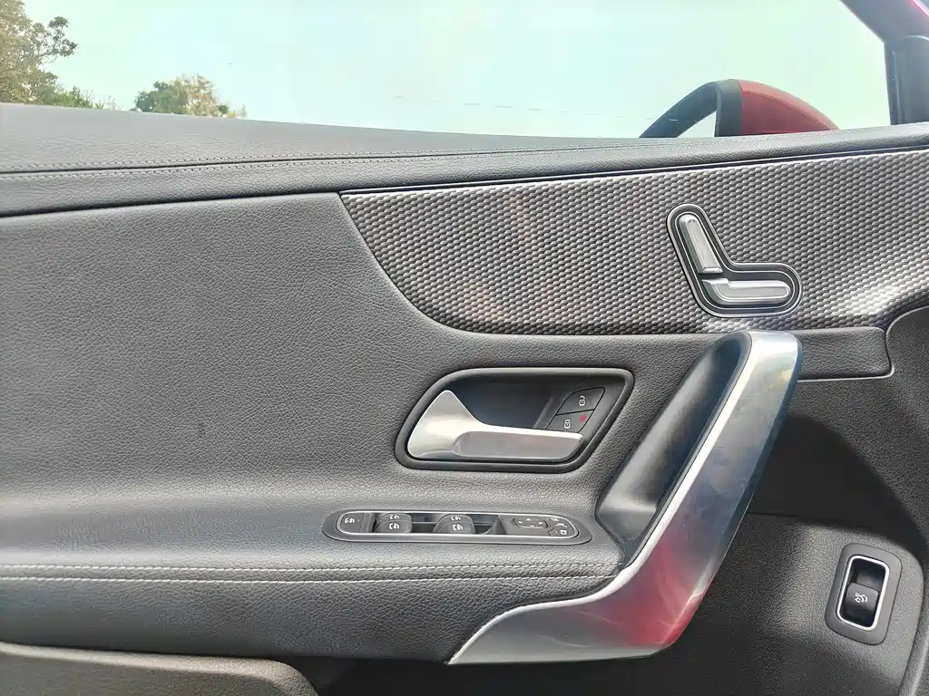 Mercedes-Benz A-Class — миниатюра 12