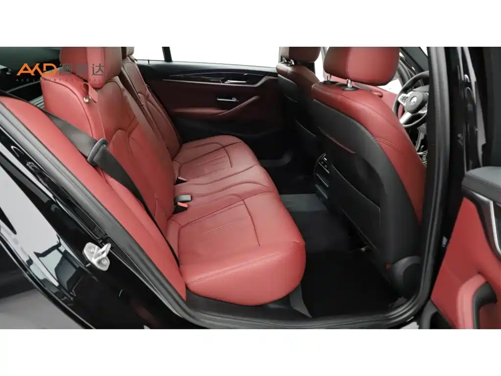 BMW 5 Series — миниатюра 8
