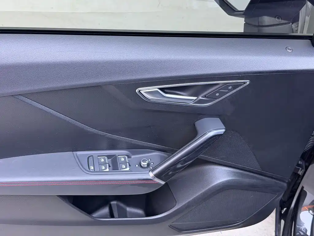 Audi Q2L — миниатюра 4