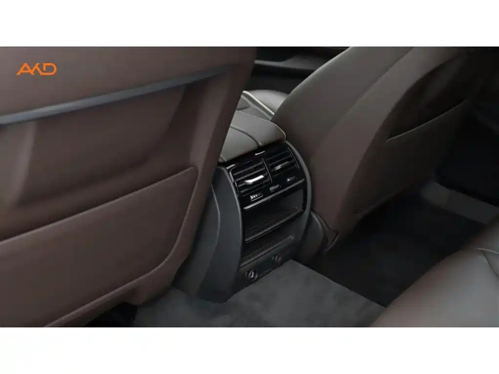 BMW 5 Series New Energy — миниатюра 9