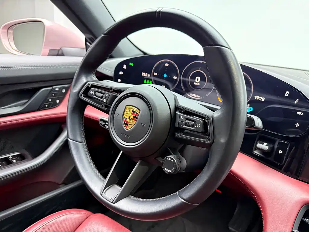 Porsche Taycan — миниатюра 8