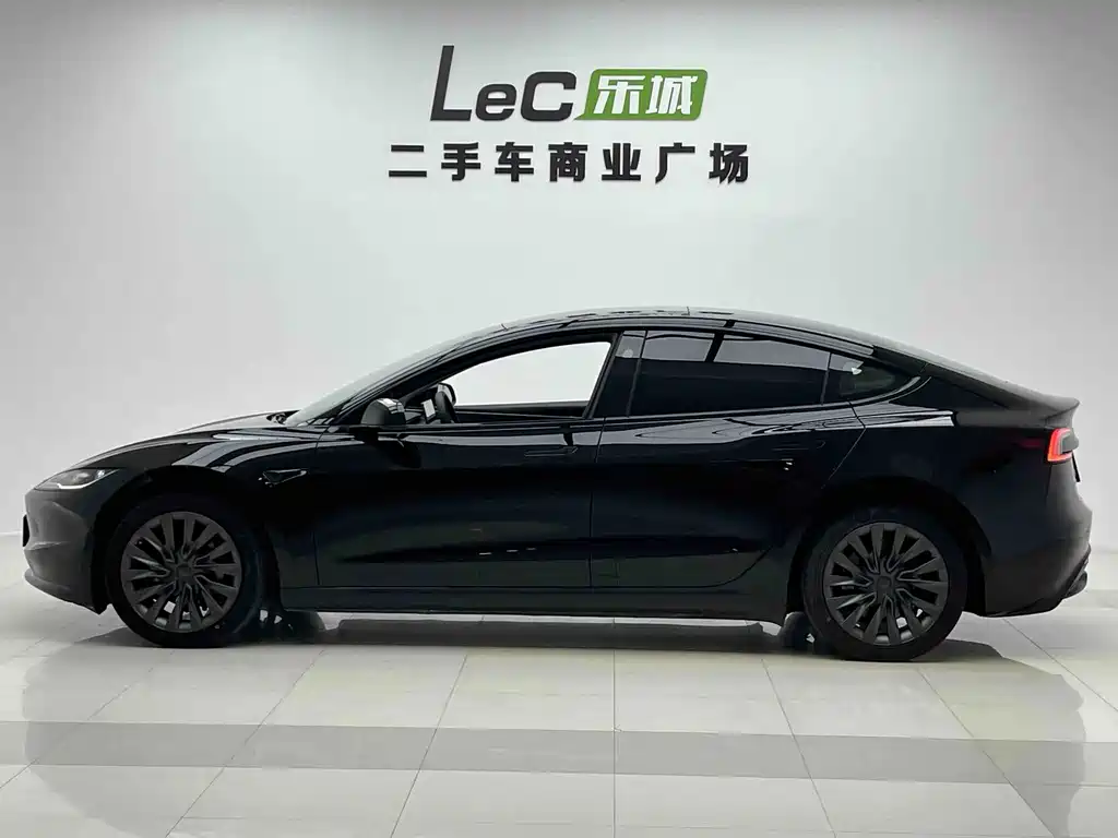 Tesla Model 3 — миниатюра 15