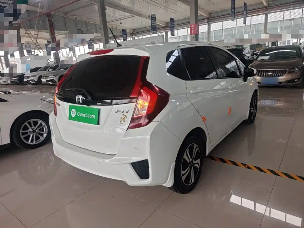 Honda Fit — миниатюра 7