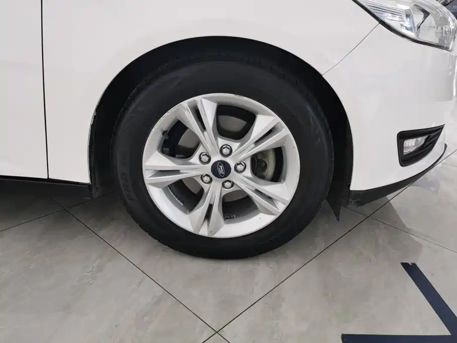 Ford Focus — миниатюра 6