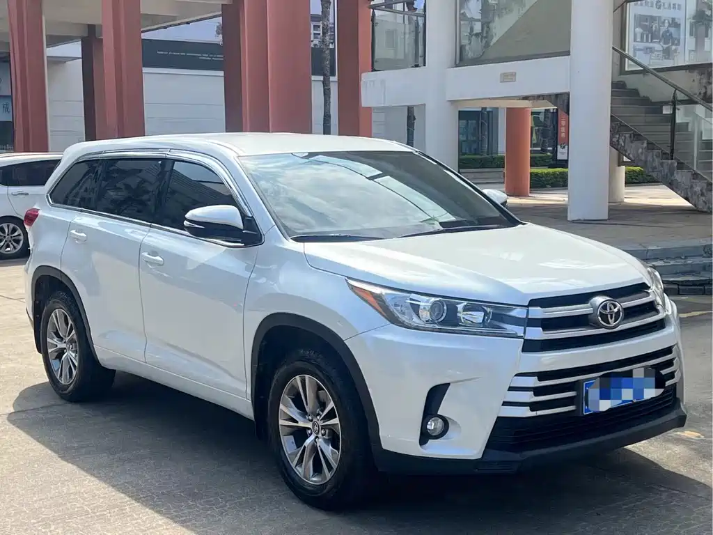 TOYOTA HIGHLANDER