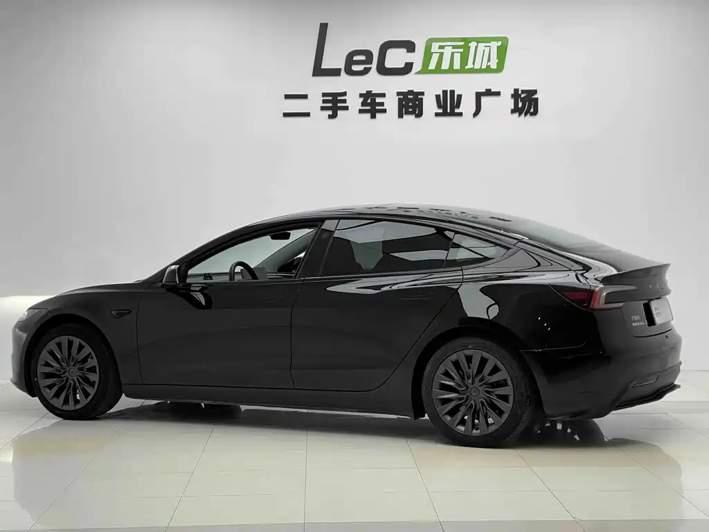 Tesla Model 3 — миниатюра 12