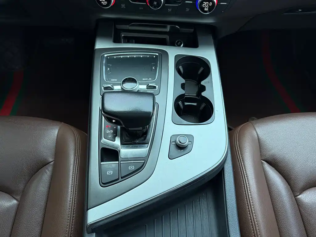 Audi Q7 — миниатюра 10