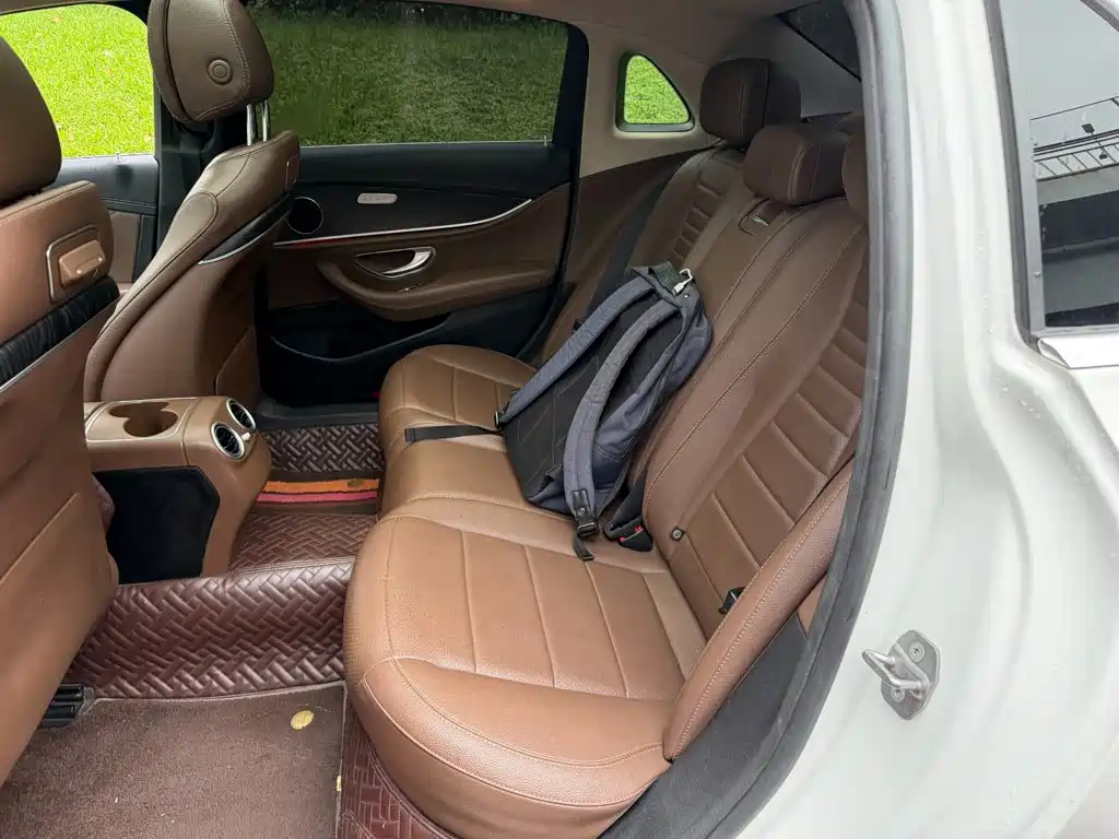 Mercedes-Benz E-Class — миниатюра 11