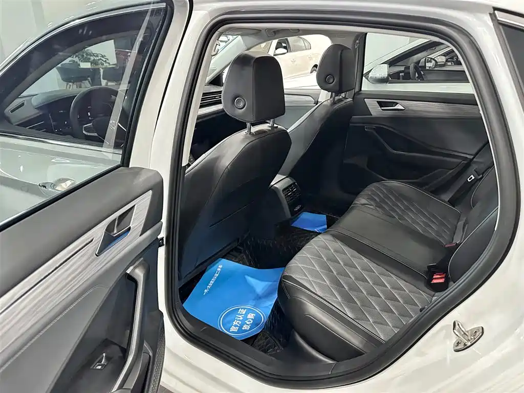 Volkswagen Sagitar — миниатюра 28