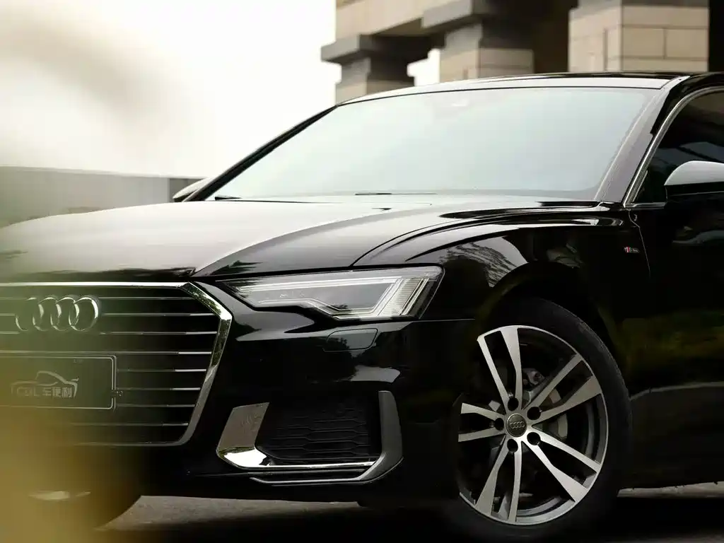 Audi A6L - фото 7