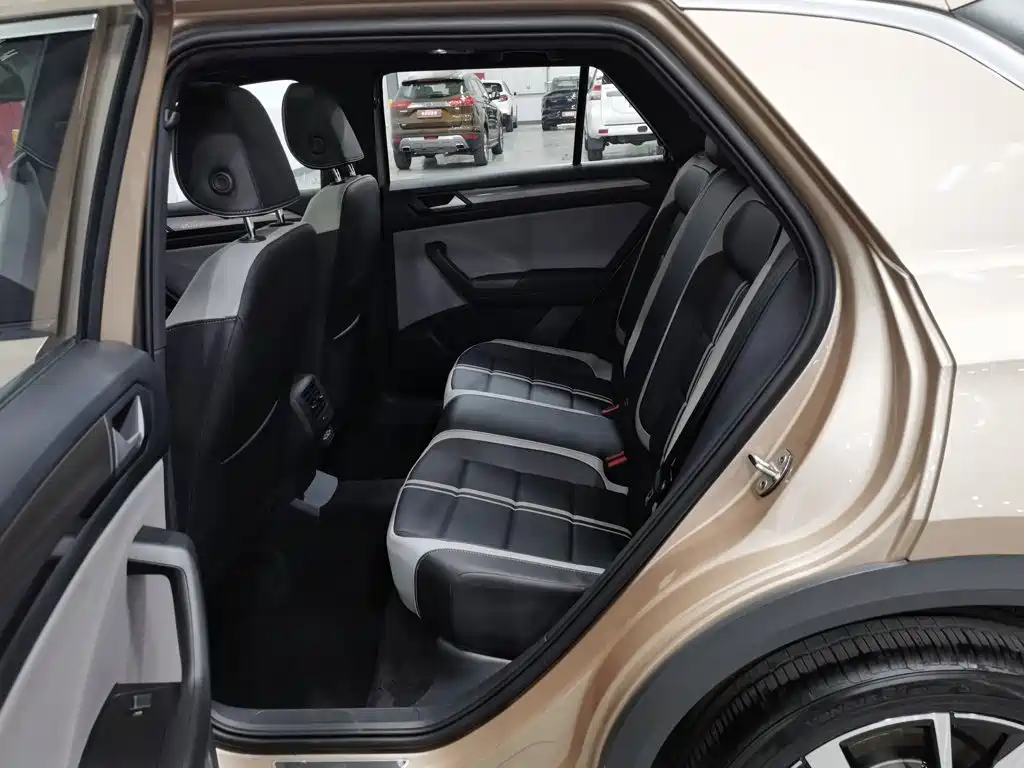 Volkswagen T-Roc — миниатюра 15
