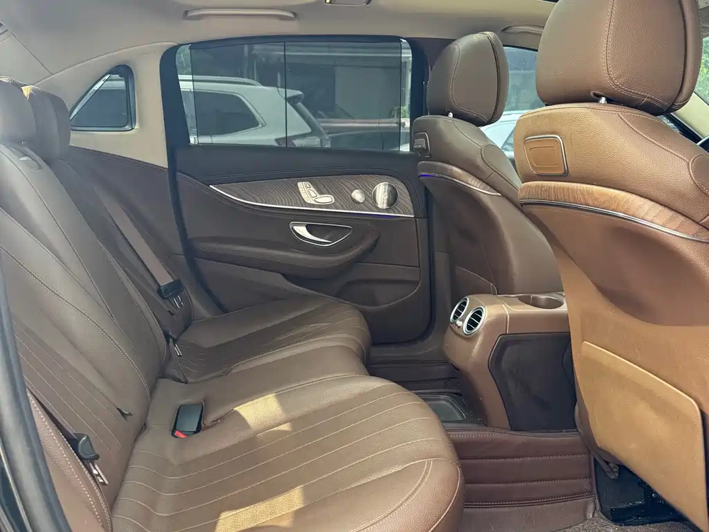 Mercedes-Benz E-Class — миниатюра 13